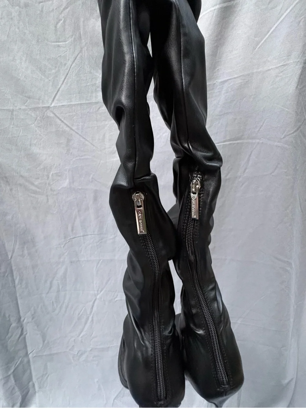 Cape Robbin sleek black