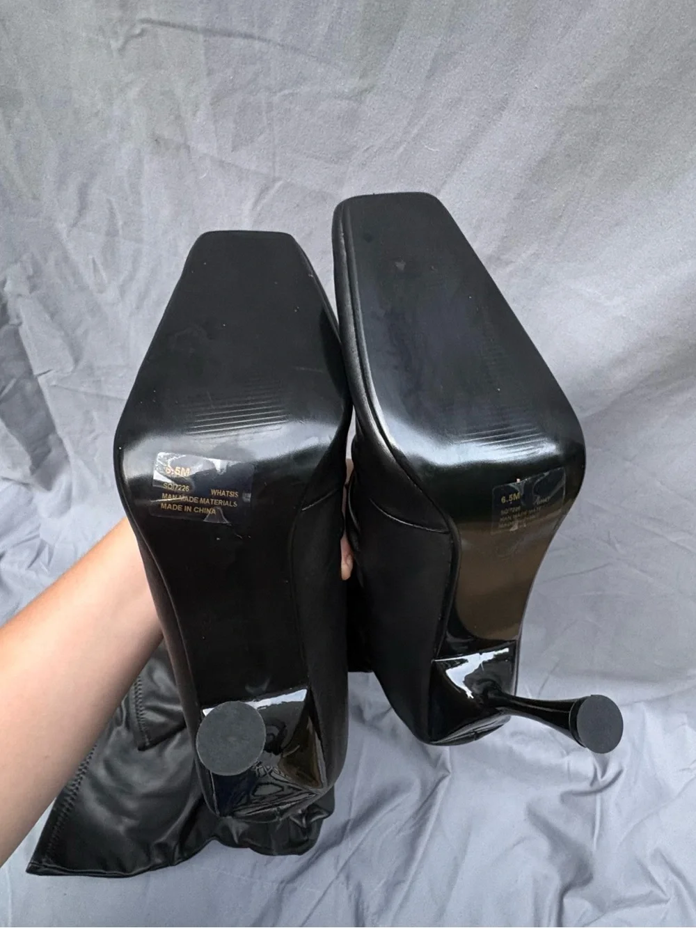 Cape Robbin sleek black