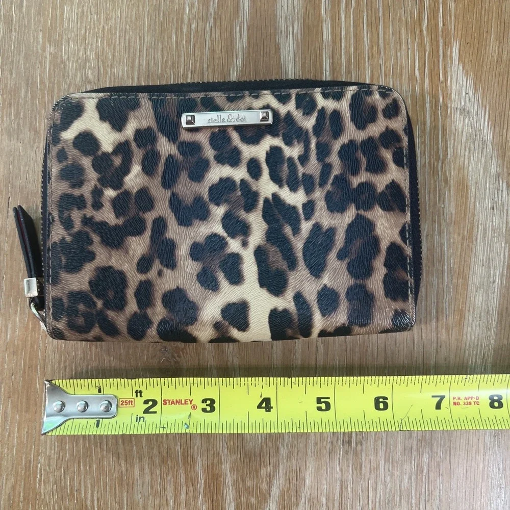 Stella & Dot Wallet Animal‎ Print Leopard Cheetah Zipper