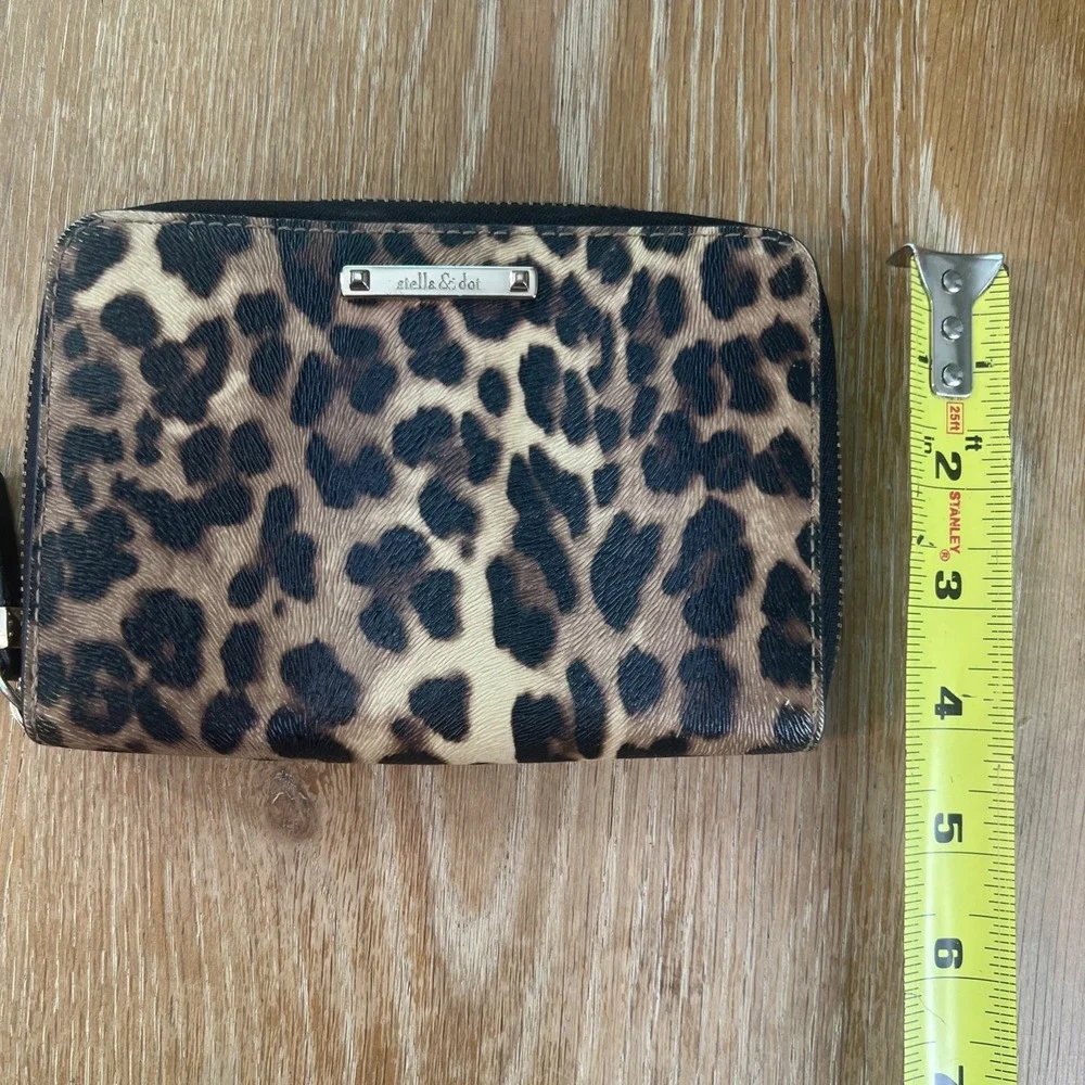 Stella & Dot Wallet Animal‎ Print Leopard Cheetah Zipper