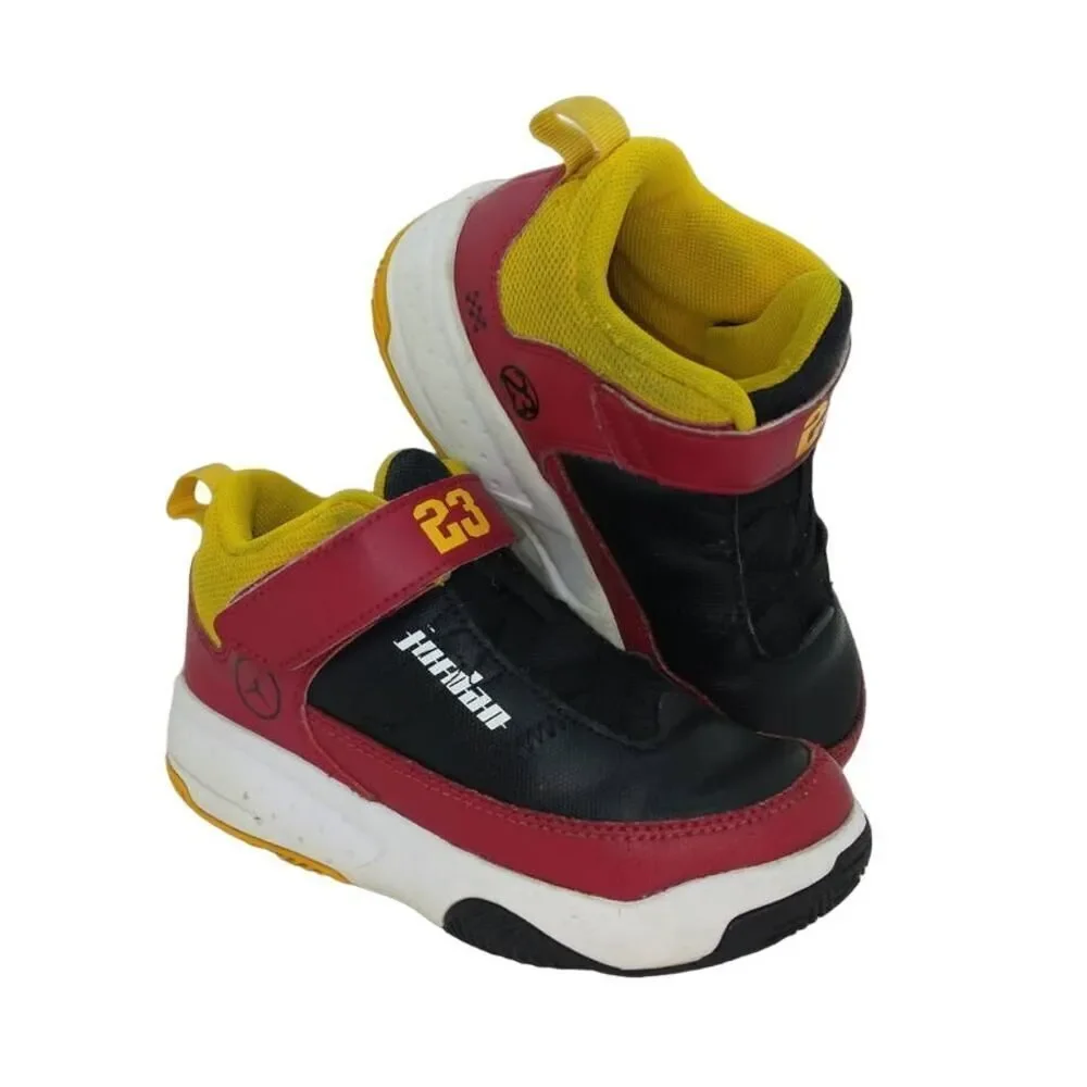 NIKE AIR JORDAN Max Aura 3 PS Boys Black/Red/Gold Sneakers - Size: 11C