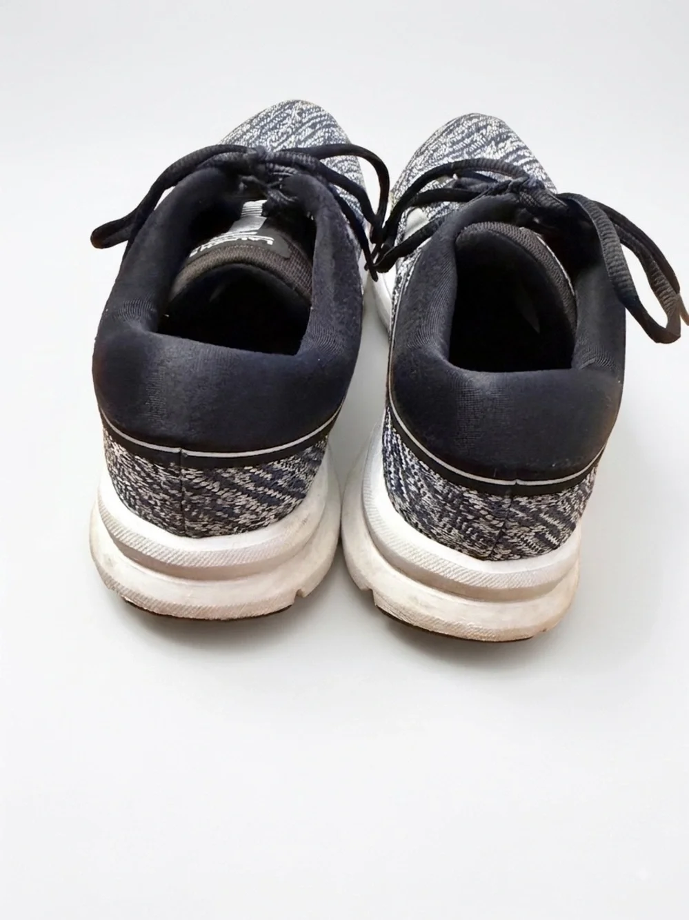 Brooks launch navy