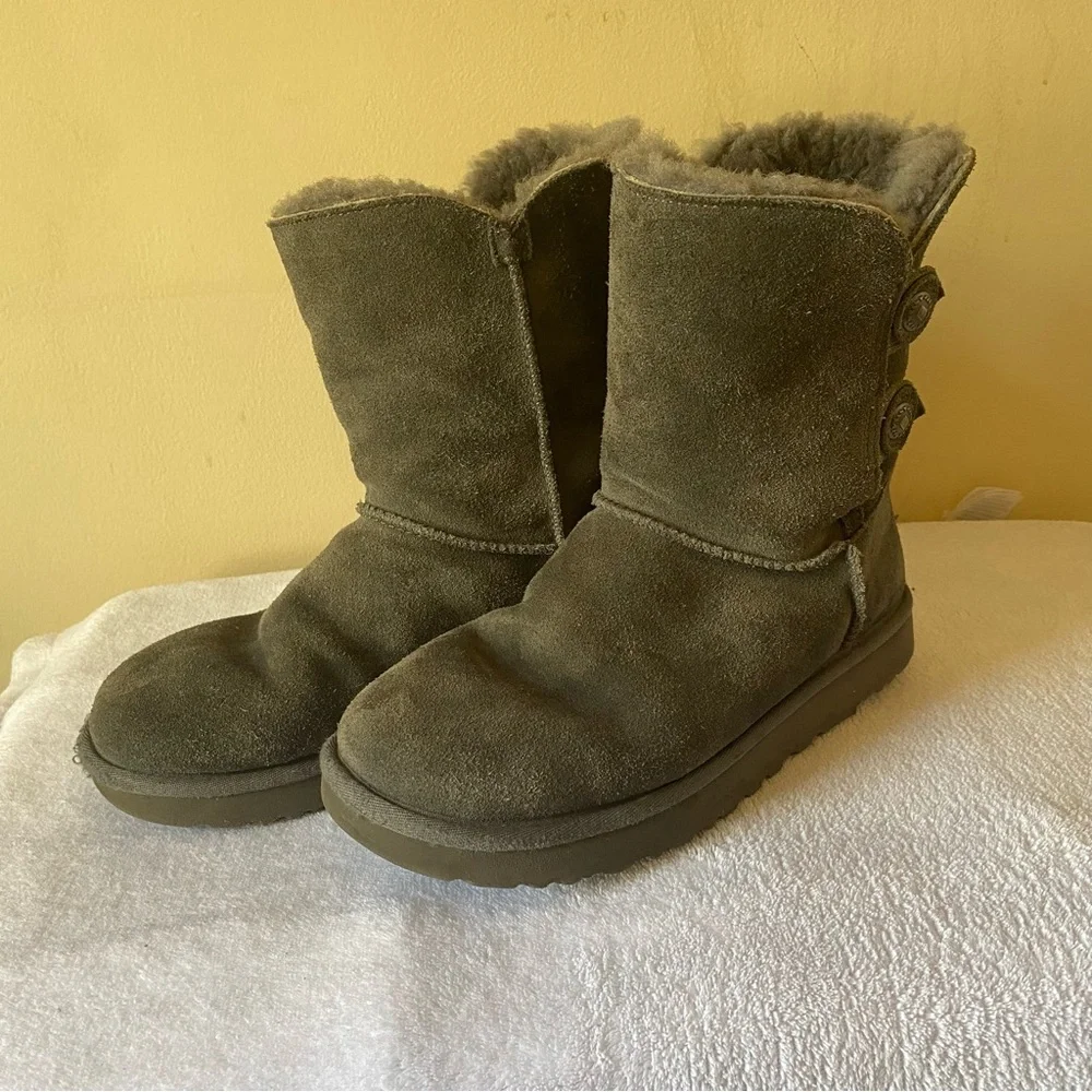 Women’s Gray Marciela Ugg Winter Boots Size 8 With Buttons