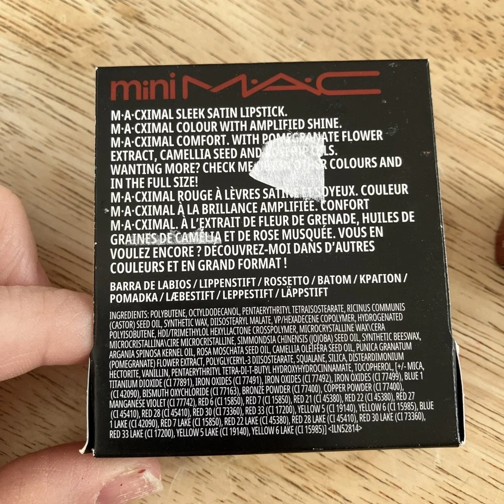 M·A·C macximal sleek