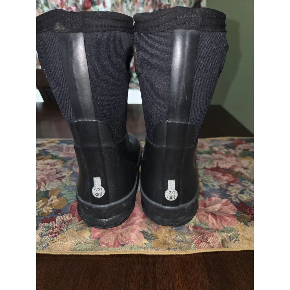 Bogs K Grasp Solid Boots Youth Size 1 Black Waterproof Insulated Snow Winter