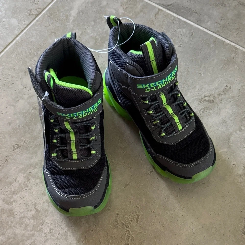Skechers excellent nwt