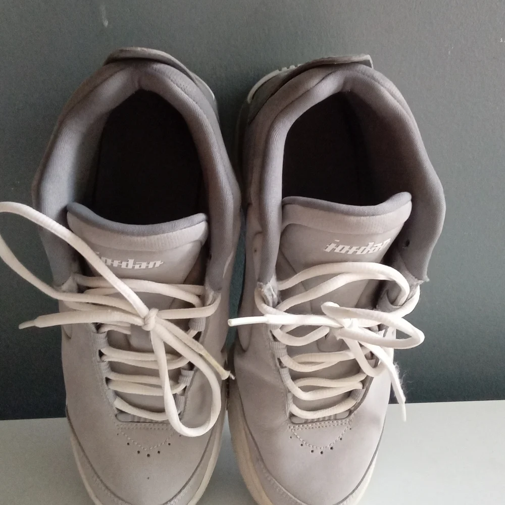 Jordan accents air shoe