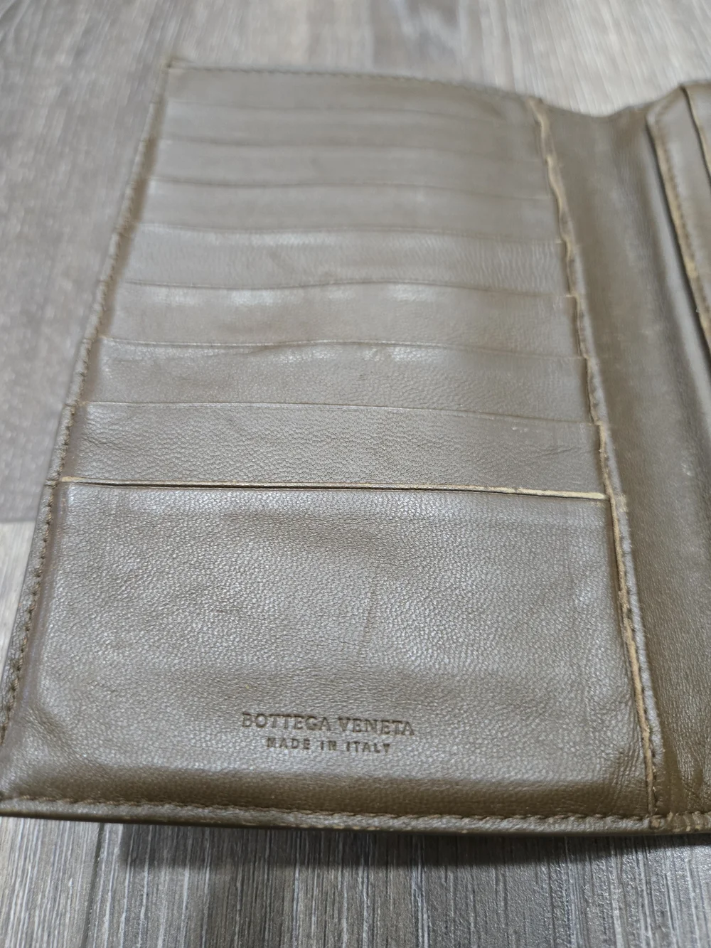 Bottega Veneta cards secures