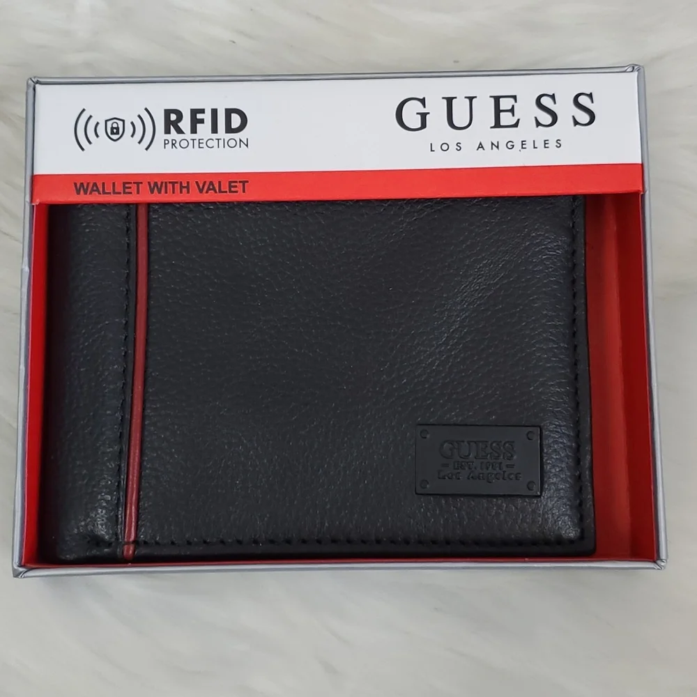 Guess authentic black