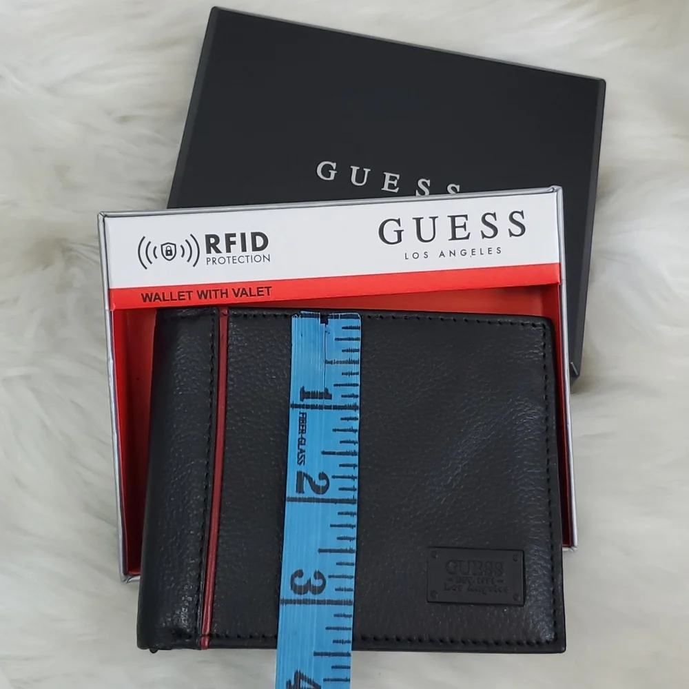 Guess authentic black