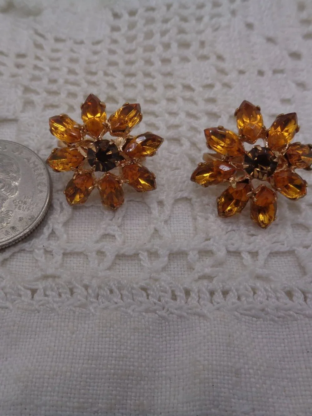 Vintage Golden RHINESTONE FLOWER BROOCH & Clip EARRINGS Set