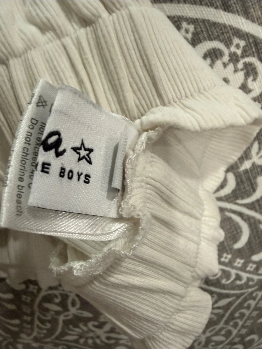 Lola + The Boys Cream Ruffle-Hem Pull-On Shorts with Bead Drawstring