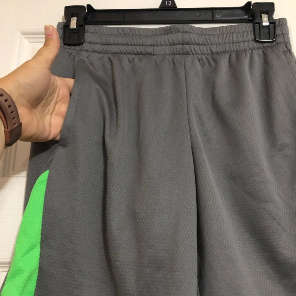 Tek Gear‎ NWT husky boys size small grey with green new basketball shorts new