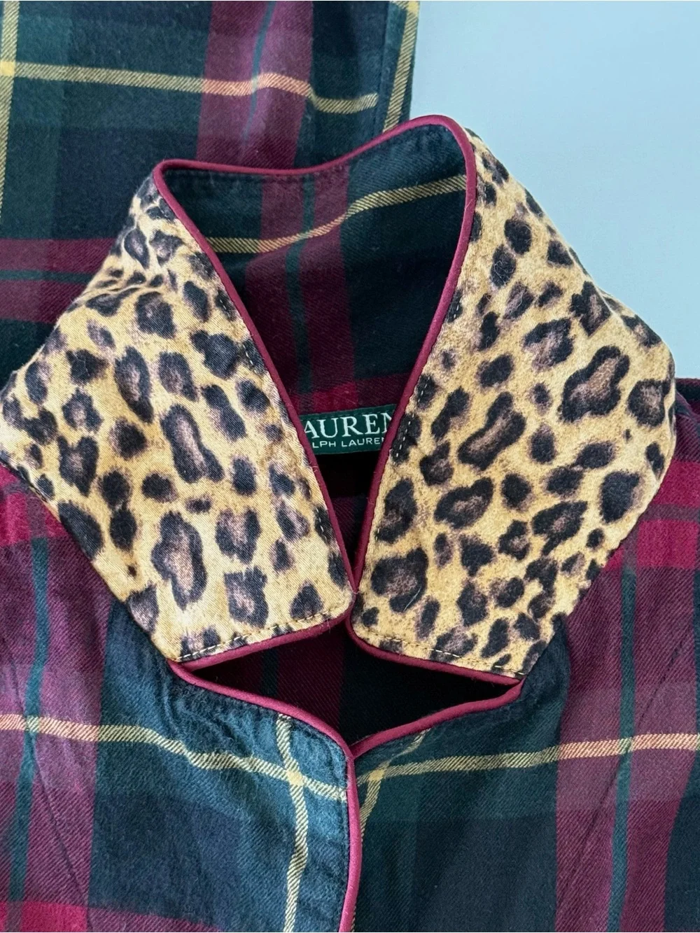 Lauren Ralph Lauren features •size