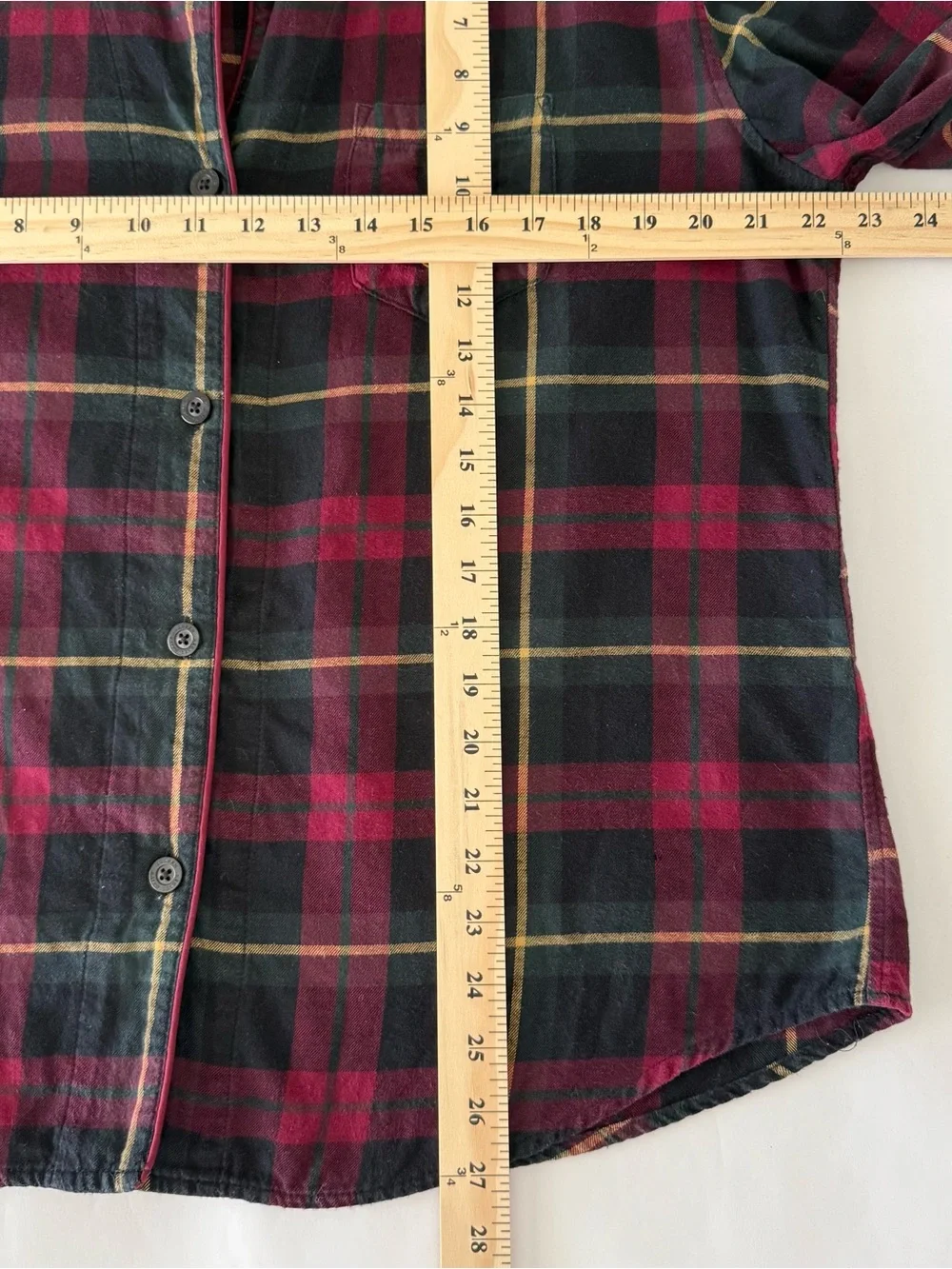 Lauren Ralph Lauren features •size