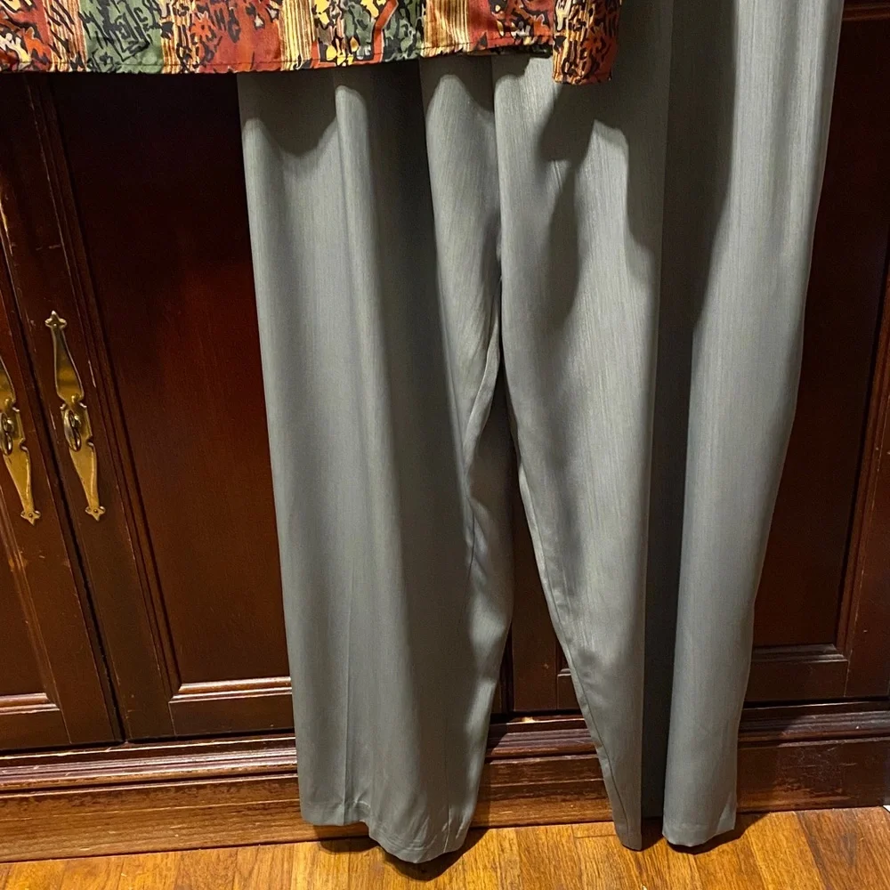 Caviar vibrant women’s