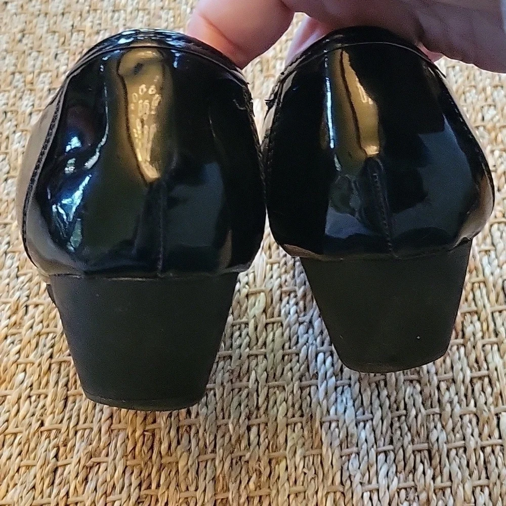ANNE KLEIN SPORT round toe ballet shoes.  Slight wedge.  Size is 9.