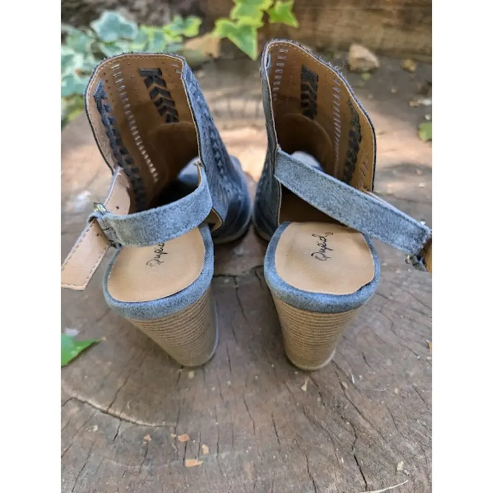 QUPID women's Block Heels Grey Faux Suede Peep Toe Size 6.5
