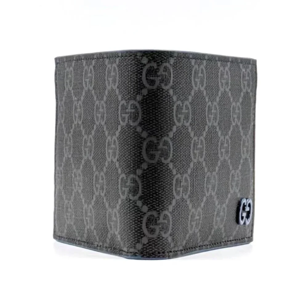 Gucci signature gg