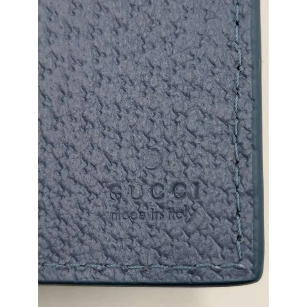 Gucci signature gg