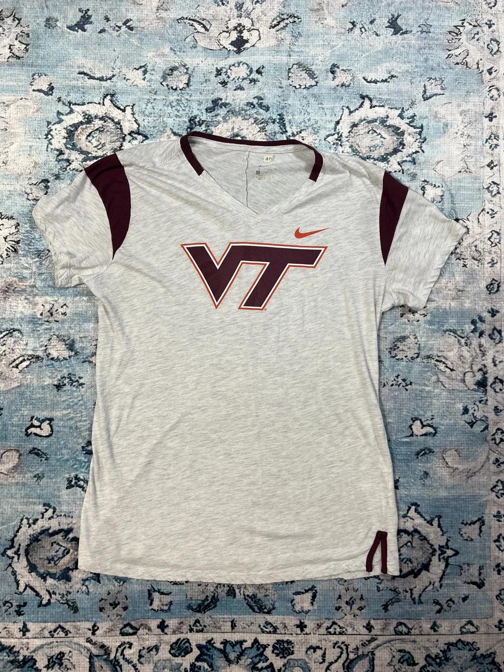 Nike Virginia Tech Hokies VT Grey Maroon V-Neck Womens Small NCAA Fan Gear‎