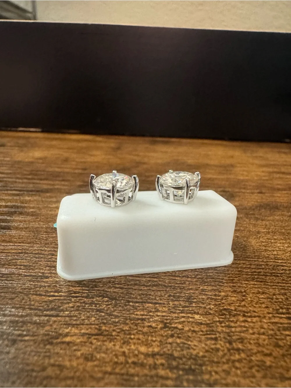 Moissanite classic round