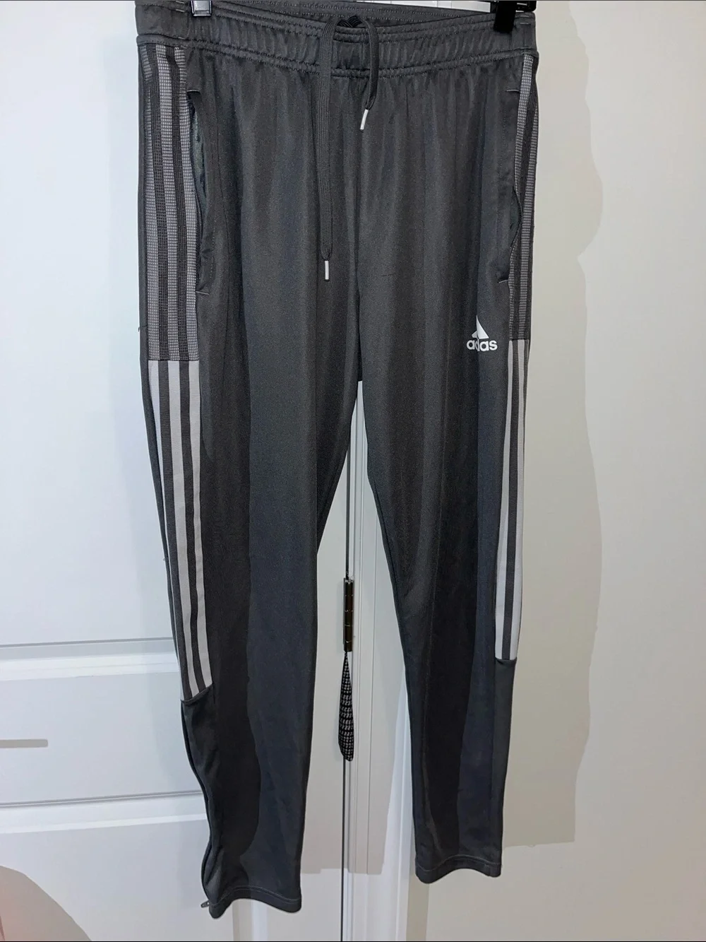 Gray ADIDAS Men’s Soccer sweatpants tapered Track Pants M Aeroready (Youth XXL)