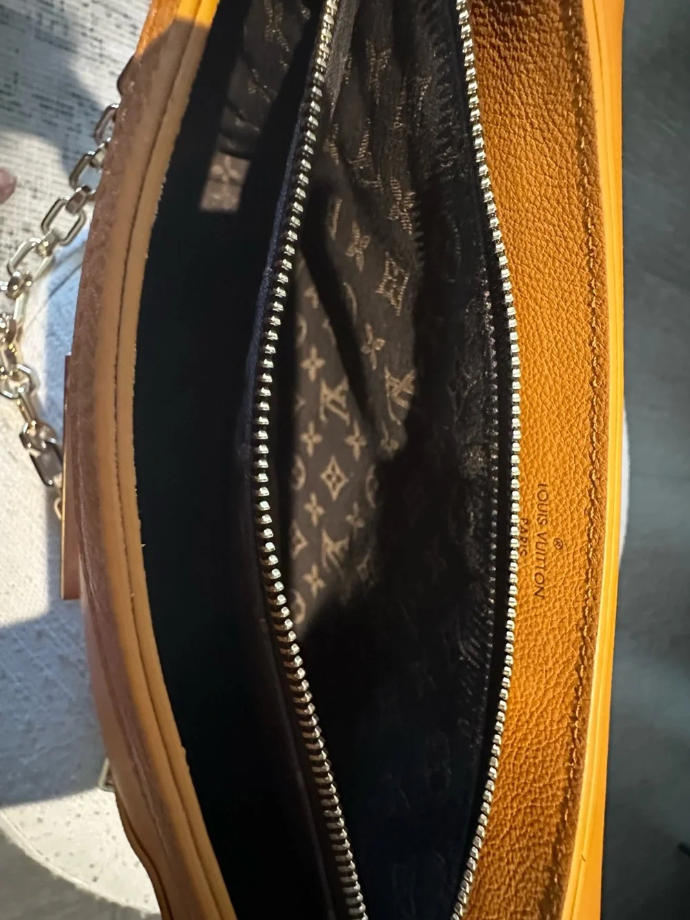 Louis Vuitton logo compact
