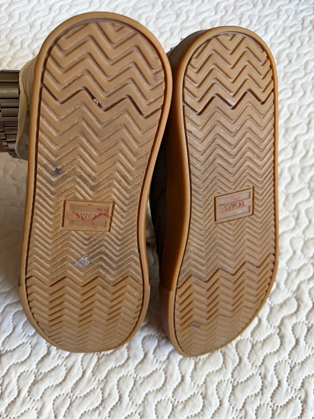 Toms discolorations intact