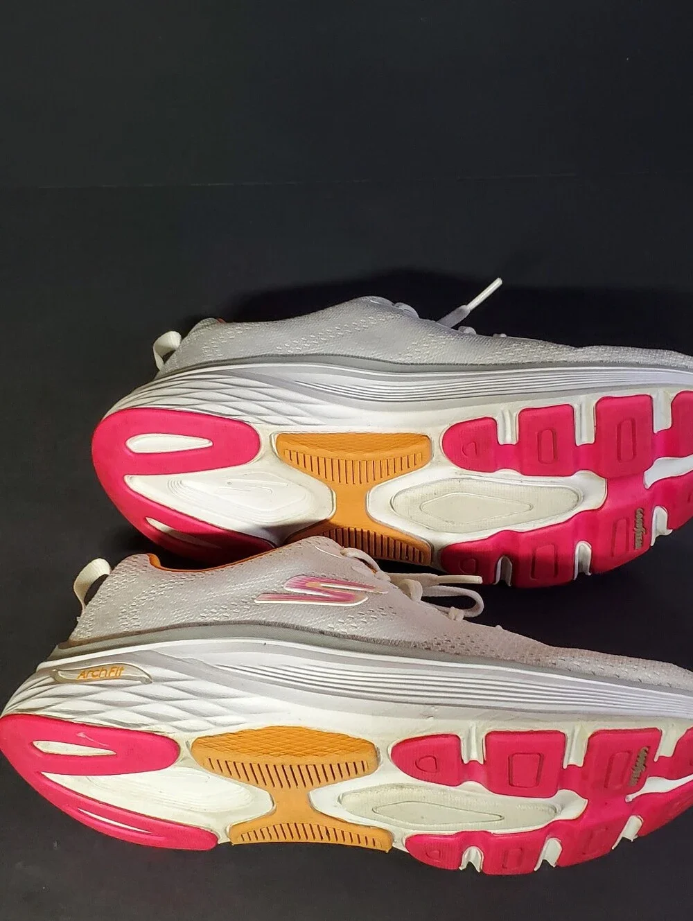 Skechers GOrun Arch Fit Air-Cooled Running Shoes Women Size 7