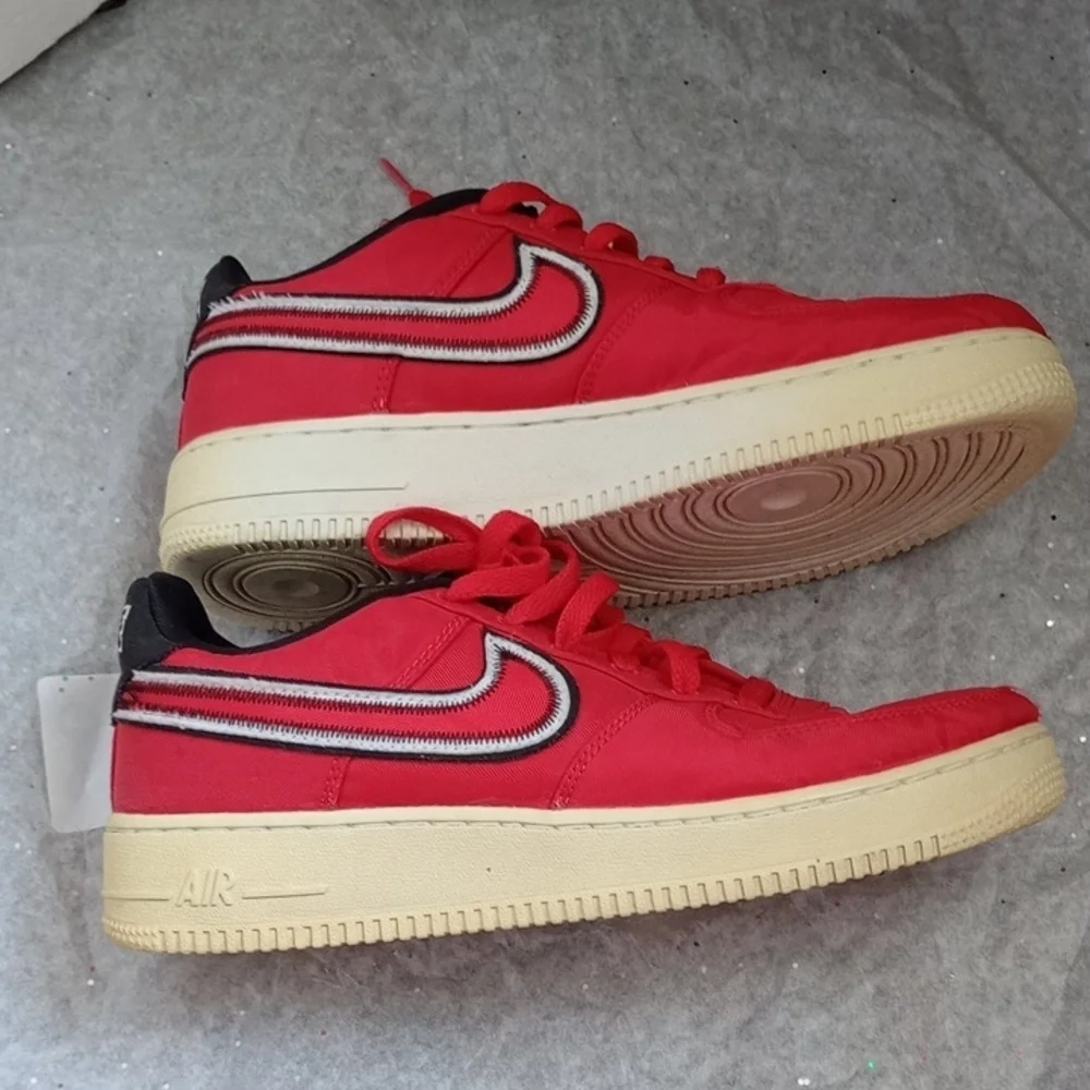 Nike vibrant red