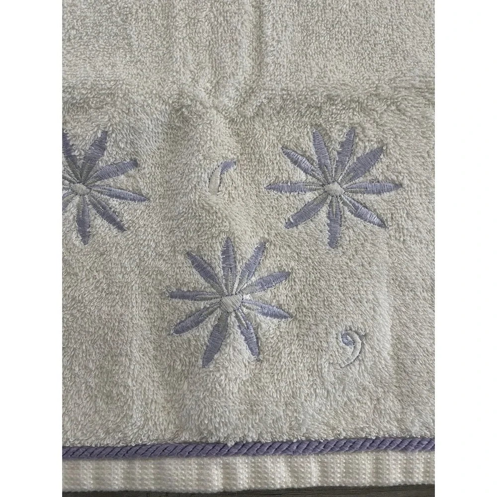 Vtg Penneys Home Collection White w/Embroidered Purple Flowers Hand/ Bath Towels