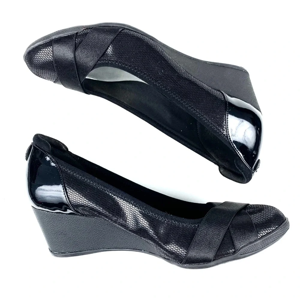 Ann Klein Black Time Out 2 Comfort Scrunchy Pump Size 6.5