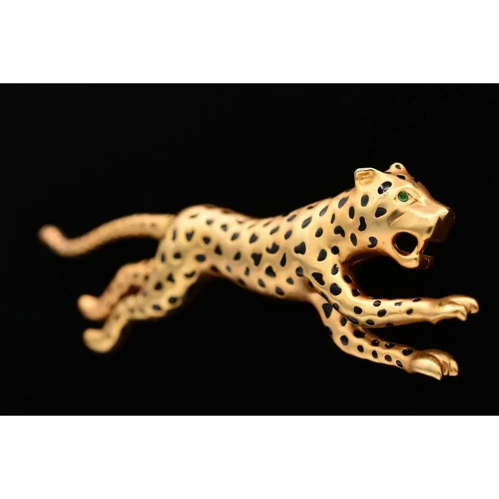 Unbranded stunning brooch