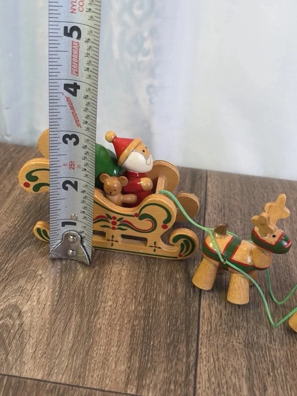 Dakin charming wooden