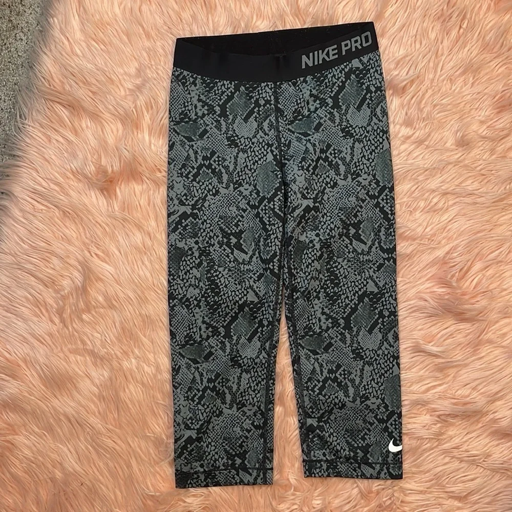 Nike pro gray