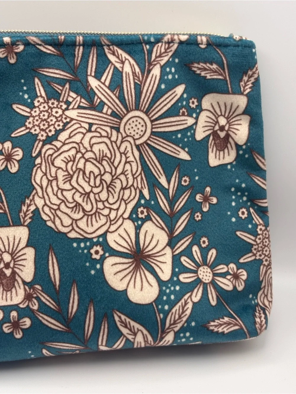 NWT Estée Lauder Turquoise Blue Floral Velvety Cosmetic Pouch with Gold Zipper