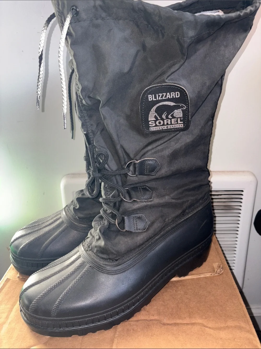 Sorel Black Blizzard Men's Insulated Lace-Up Snow Boots size 9