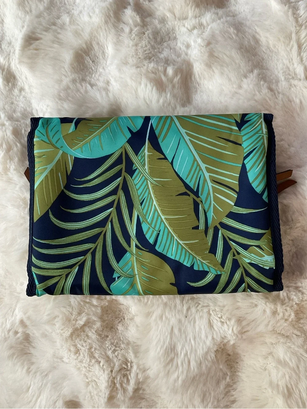 Stella & Dot “Hang On” Travel Bag in botanical print, folding cosmetic case GUC