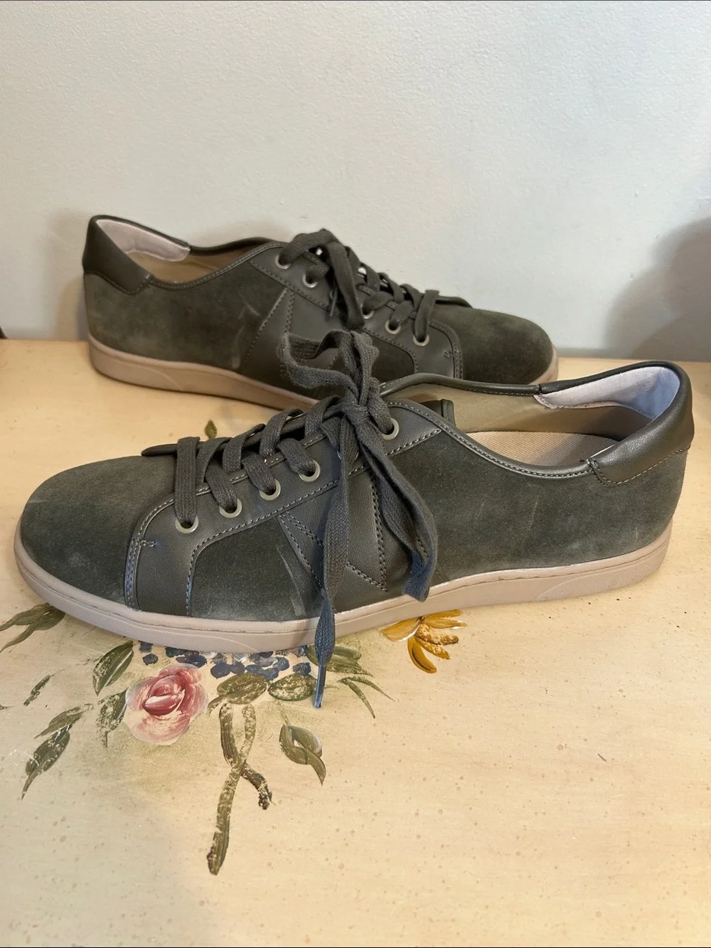 Vionic “jerome” low