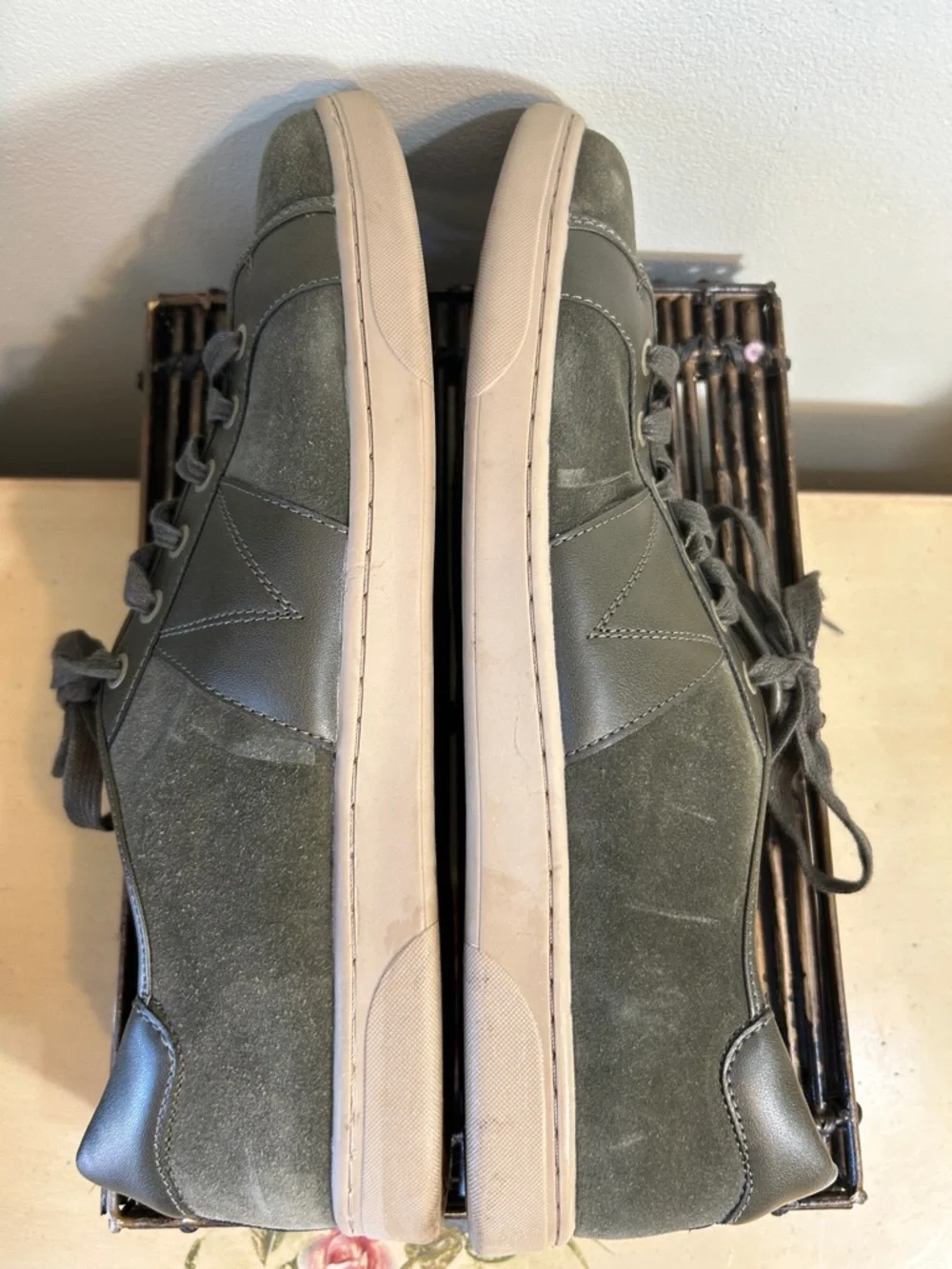 Vionic “jerome” low