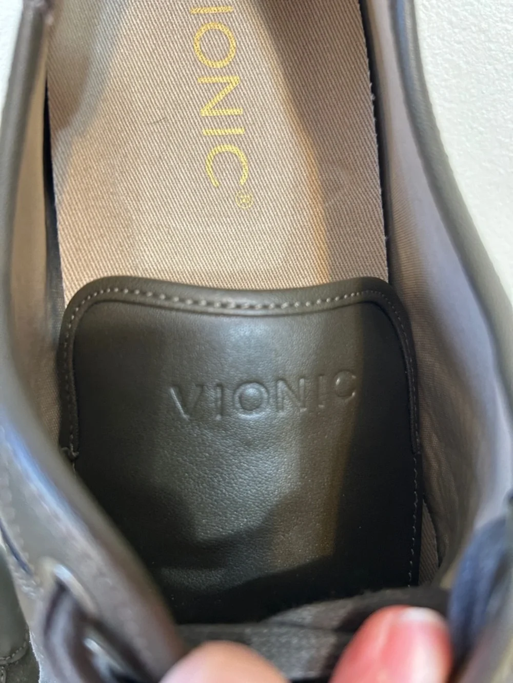 Vionic “jerome” low