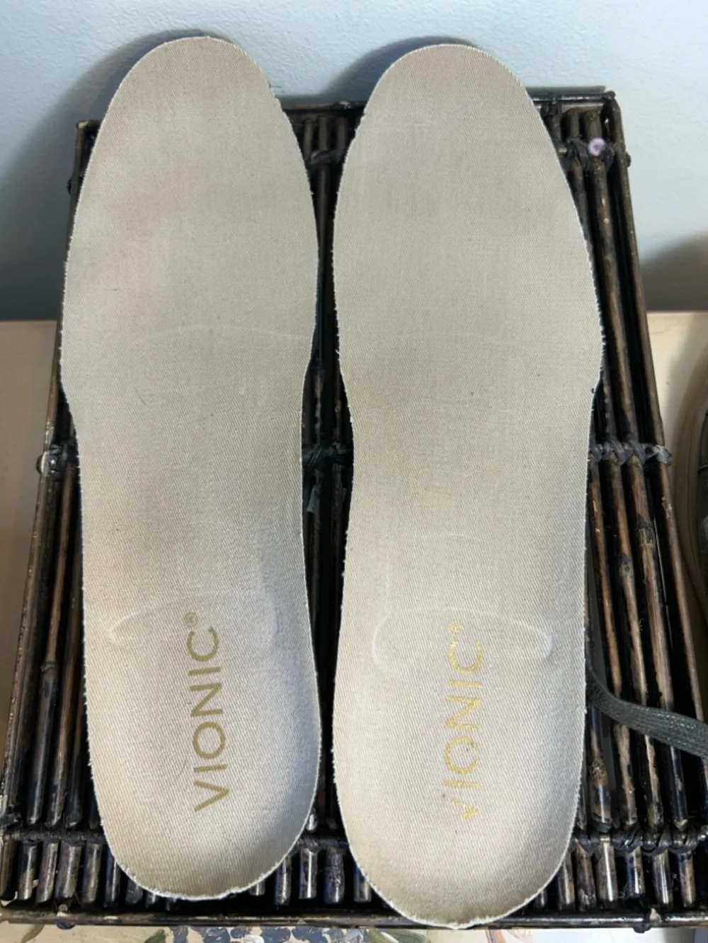 Vionic “jerome” low