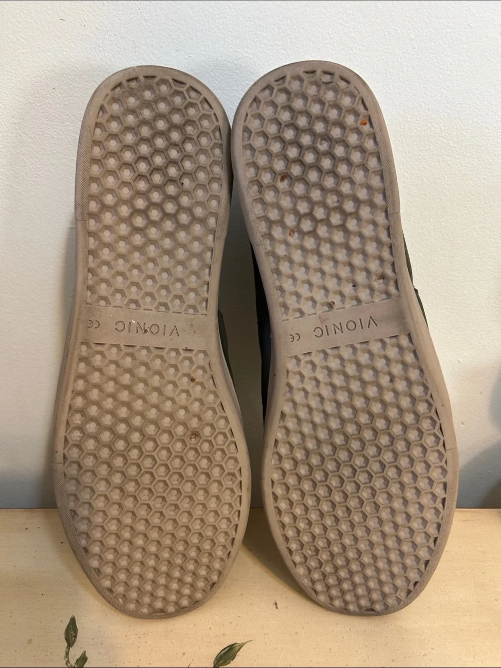 Vionic “jerome” low
