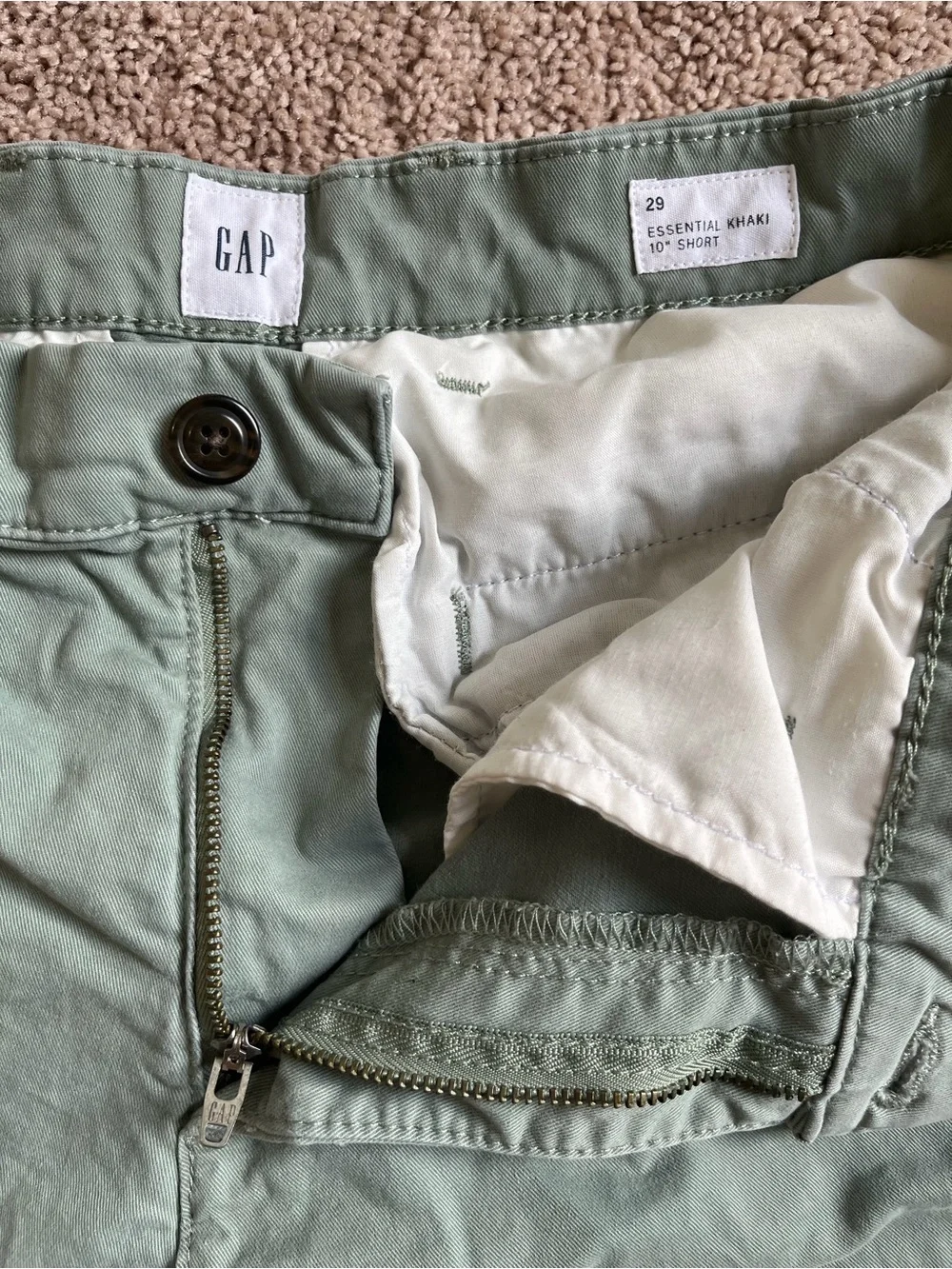 GAP essential khaki