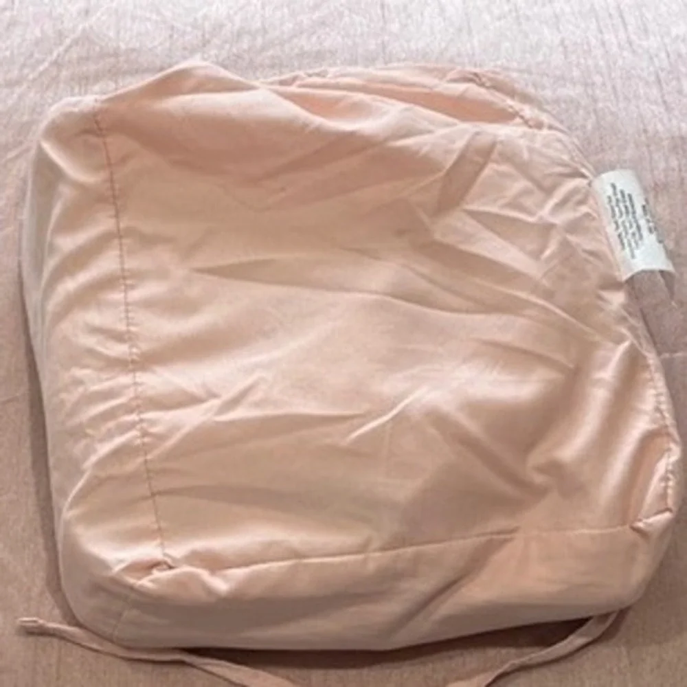 2 bags Twin/XL flat, fitted, & pillow‎ case for dorms -one is missing fit sheet