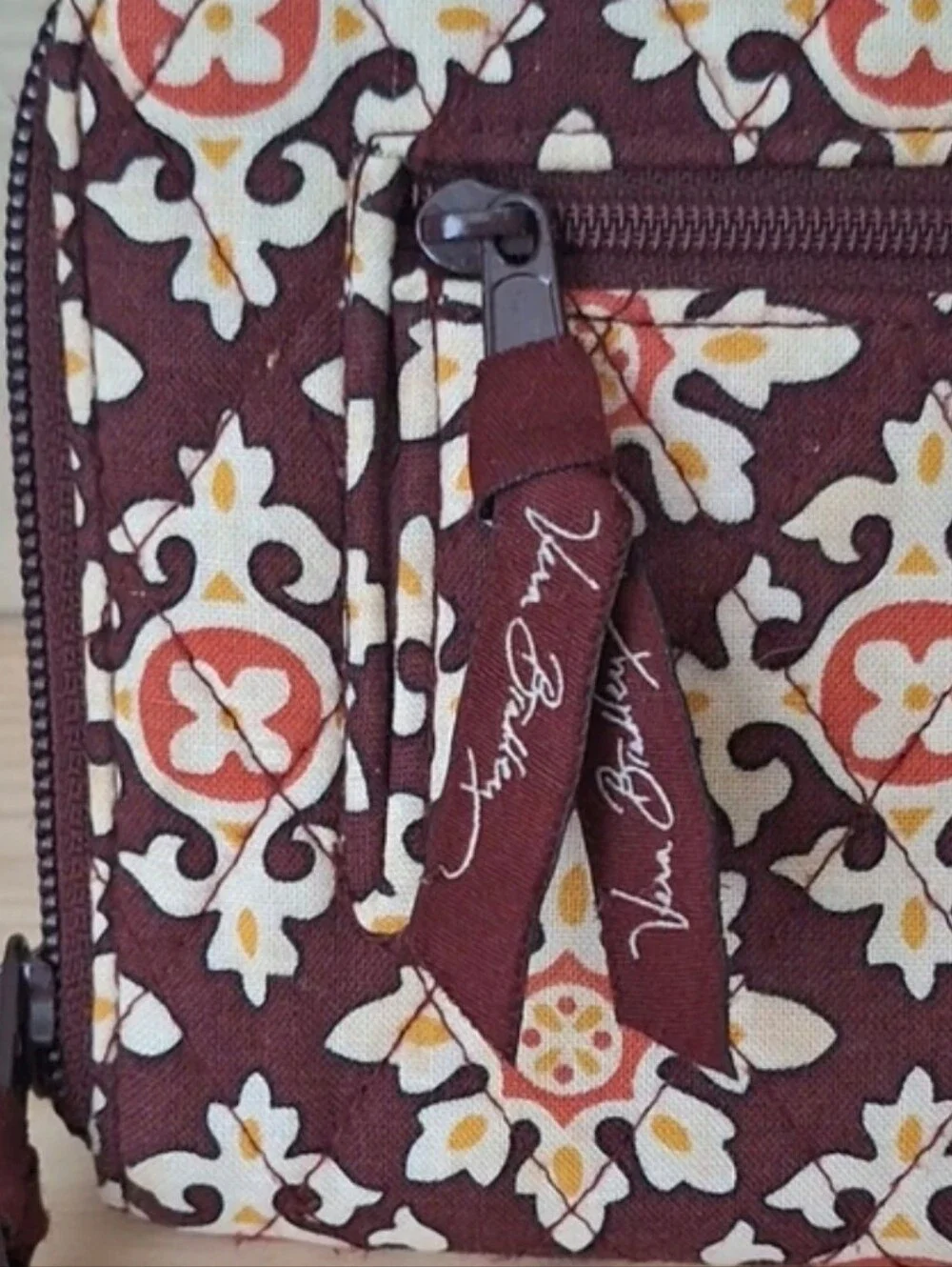 🧡Vera Bradley 'Medallion' Wristlet🧡