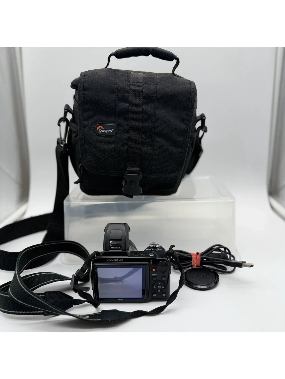 Nikon CoolPix L110 Digital Camera Bundle w/ Nice Carrying Case - Tested