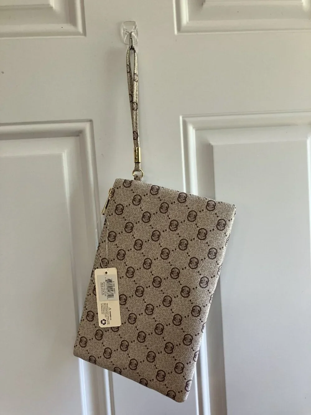 Woman's Odiva Make-up Bag-Tan