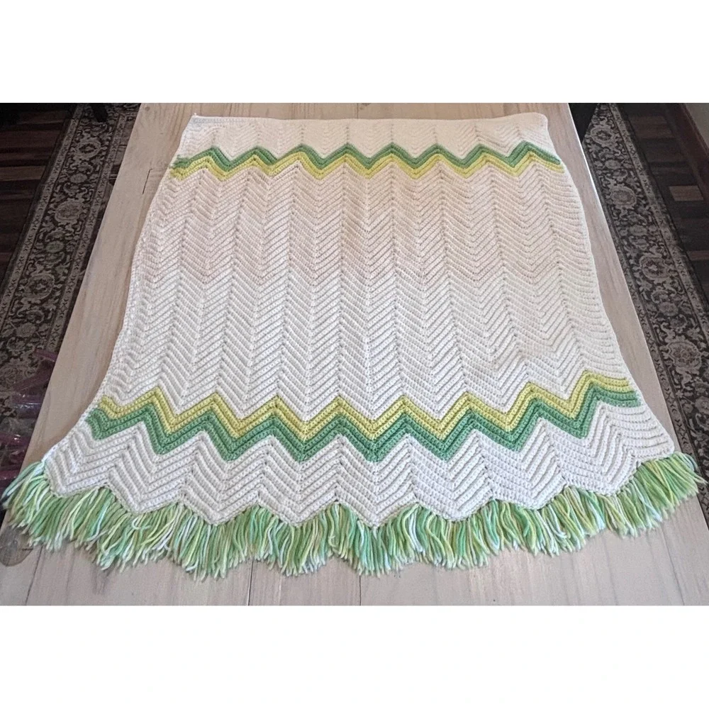 Vintage Handmade Crochet Chevron‎ Baby Blanket White Green Yellow Zig Zag Fringe